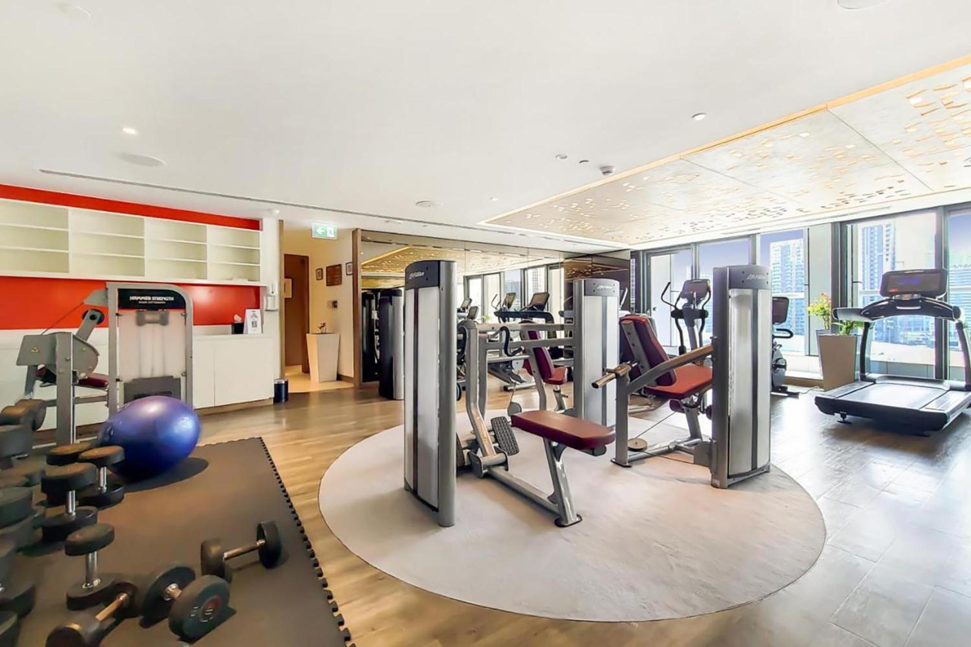 Elite Escapes - Glamorous 1br Damac Paramount B Apartment Dubai