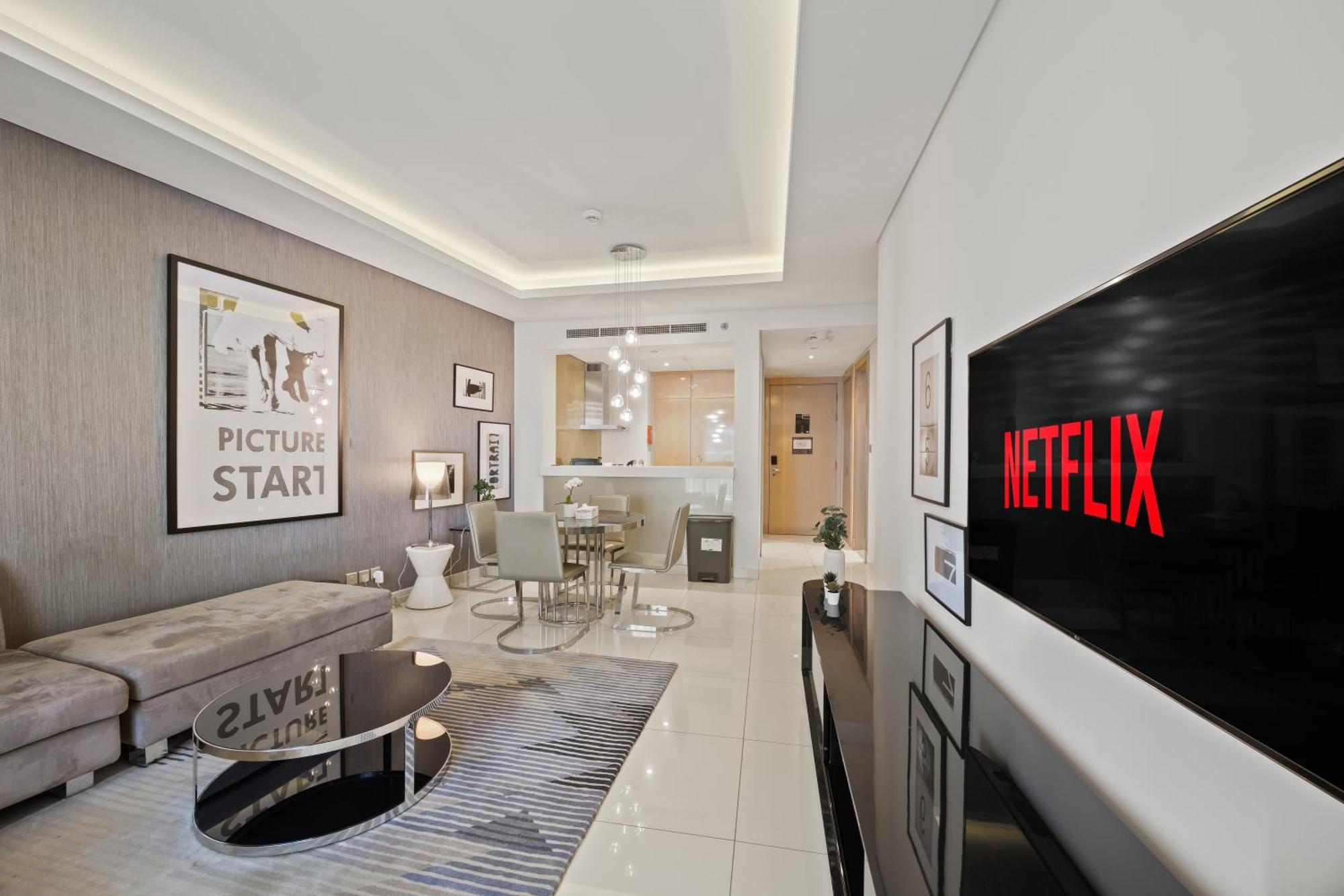 Elite Escapes - Glamorous 1br Damac Paramount B * Dubai