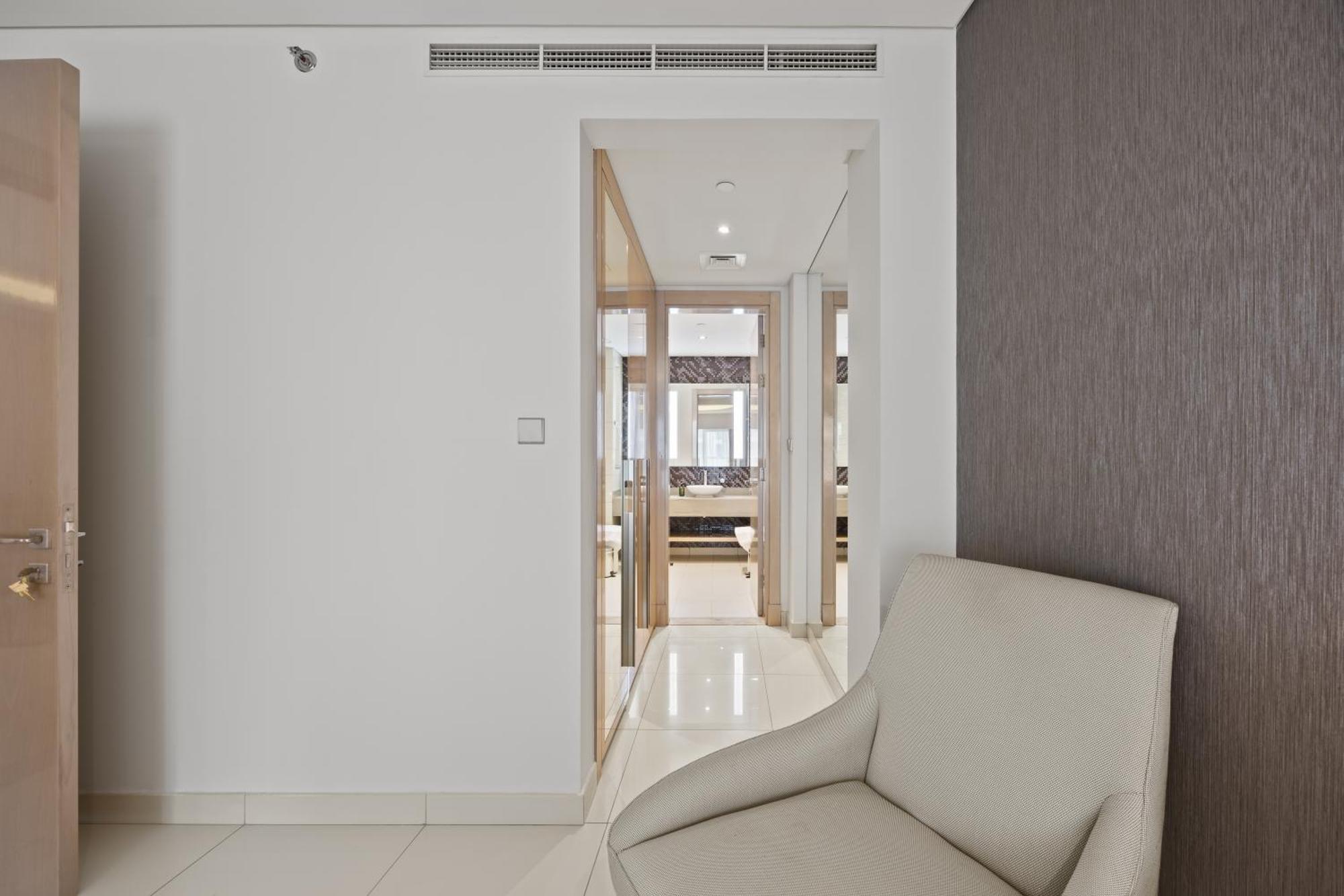 Elite Escapes - Glamorous 1br Damac Paramount B Apartment