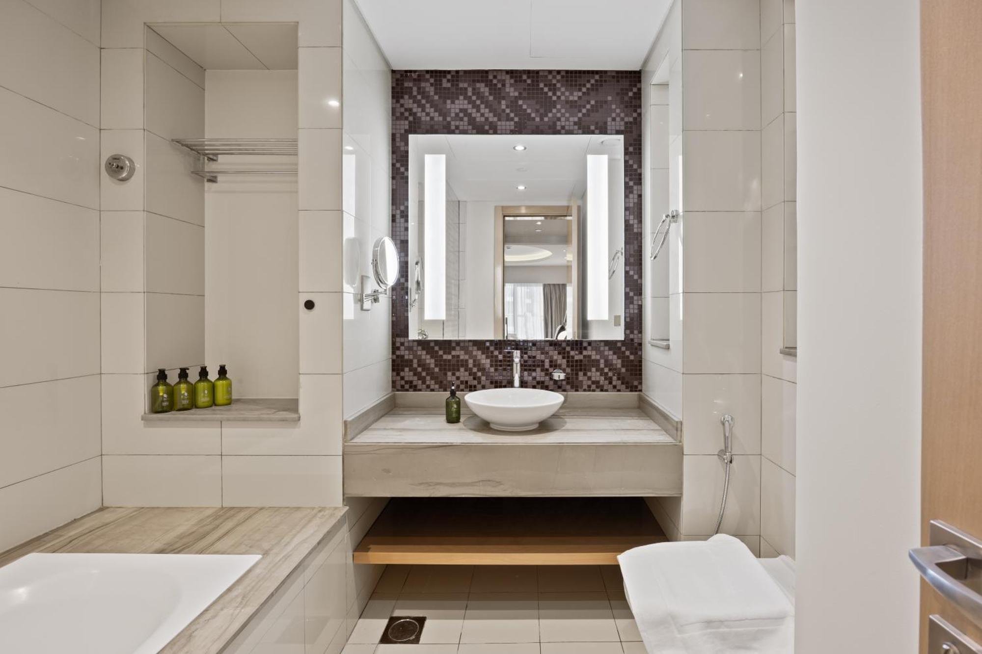 Elite Escapes - Glamorous 1br Damac Paramount B *