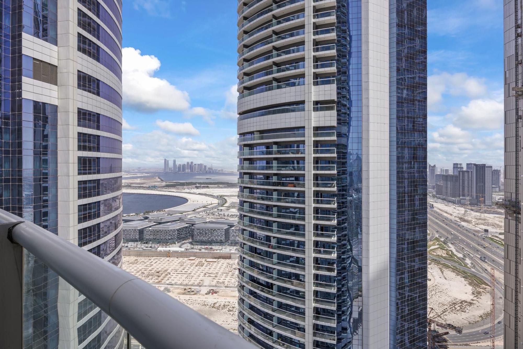 Elite Escapes - Glamorous 1br Damac Paramount B Apartment